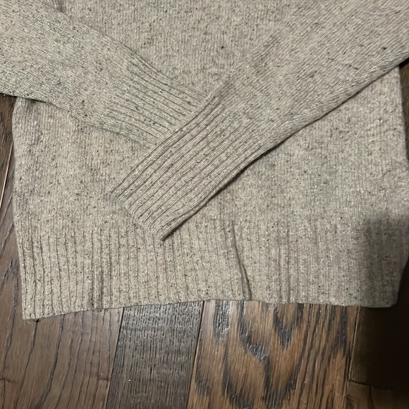 JCREW women’s light tan specked sweater with wide bottom and three buttons - Picture 4 of 6